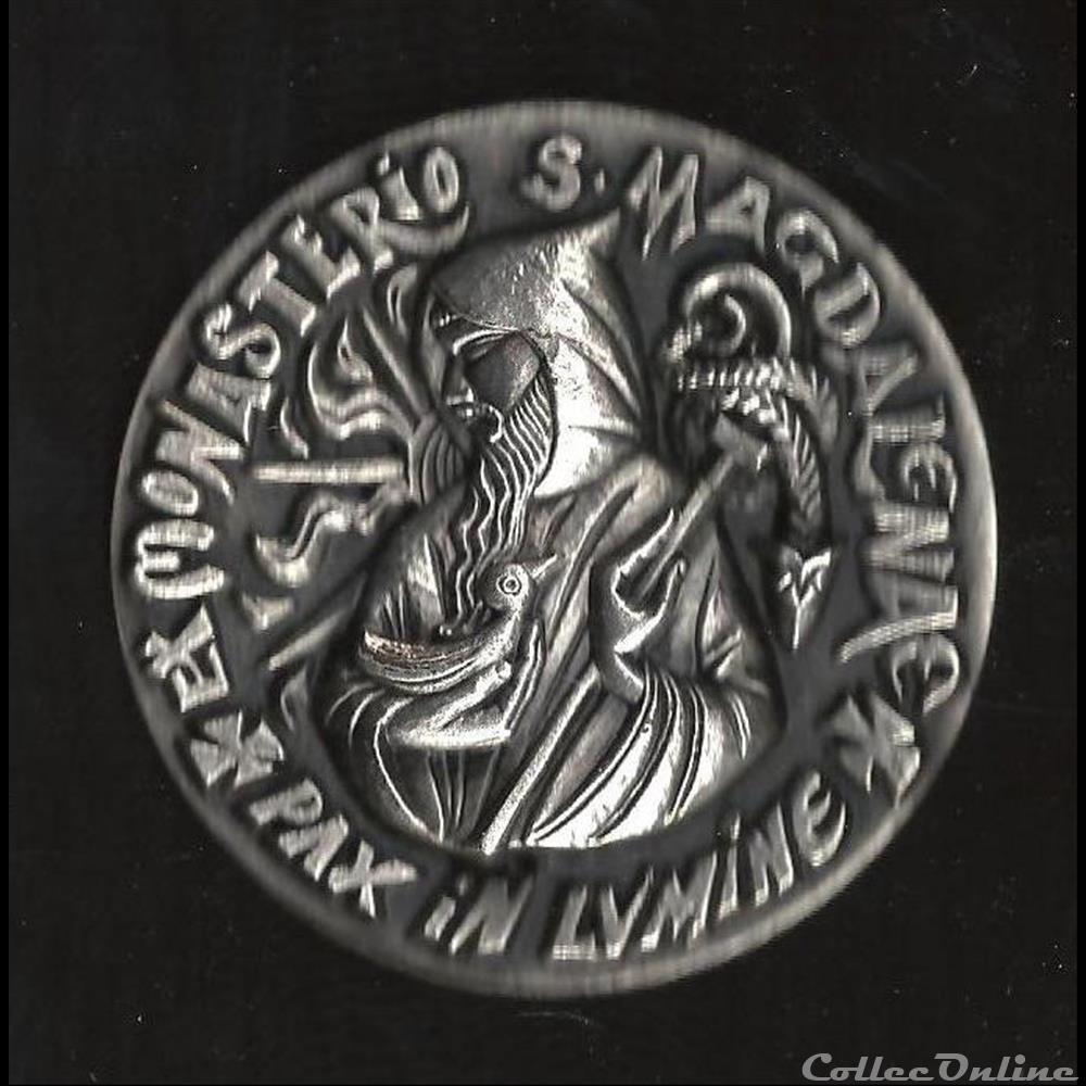grande médaille de St Benoit religieuse mandat territoriaux grande medaille de st benoit