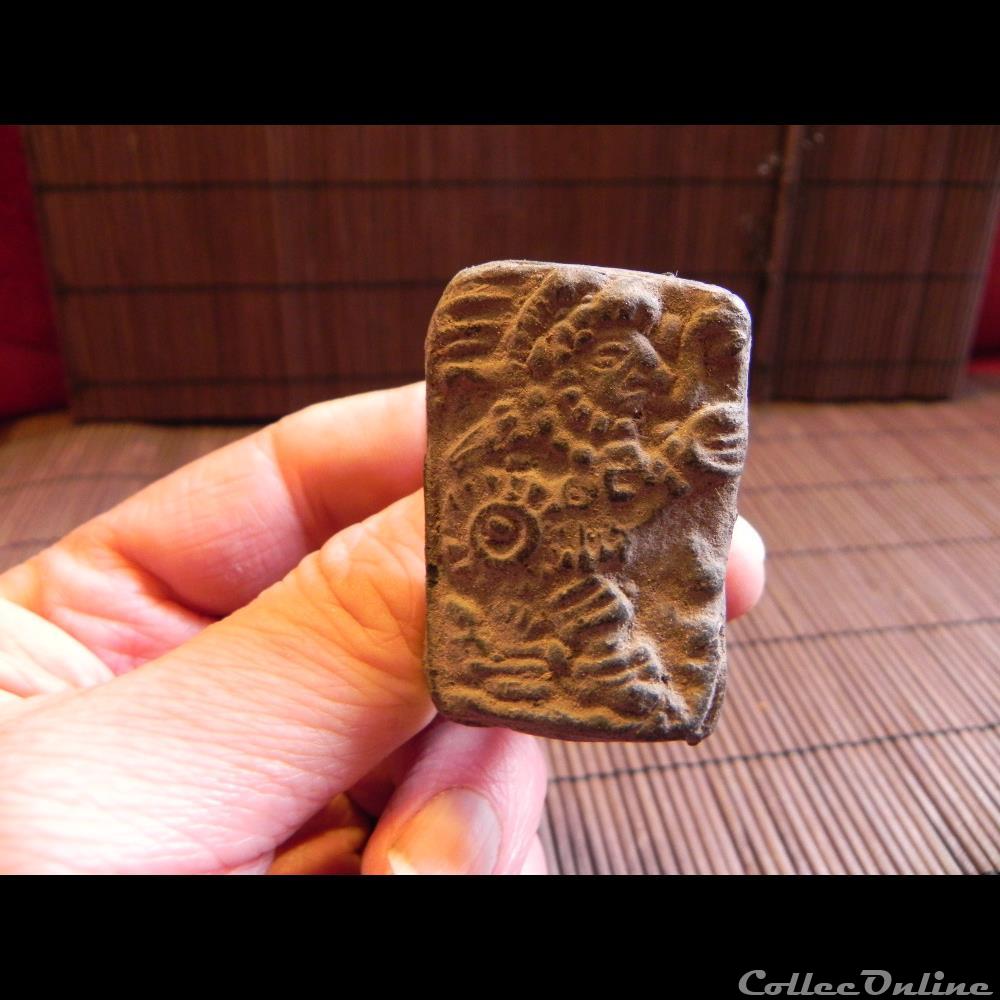 art antiquite archeologie amerique sceau terre cuite guerrier ou dieu