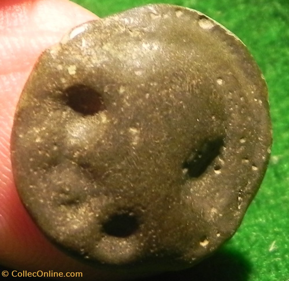 monnaies antiques celtes potin turons a la tete diabolique taureau cornupete chargeant a droite monnaie inspiration lunaire
