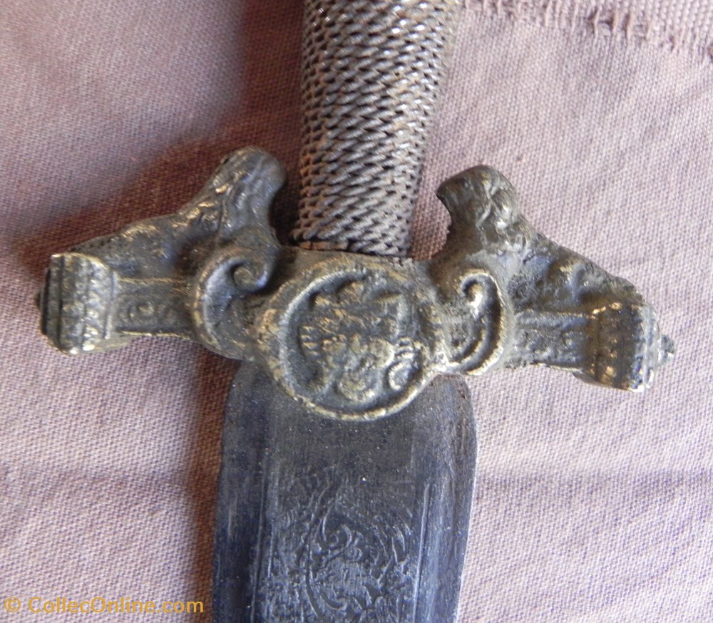 dague XV OU XVI -ème (à identifier) garde 2 lions 5 militaria armes blanches dague xv ou xvi eme a identifier garde 2 lions
