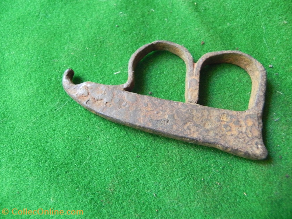 briquet trouvé sur le champ de bataille de Nicopolis. 1396. art antiquite europe briquet trouve sur le champ de bataille de nicopolis 1396