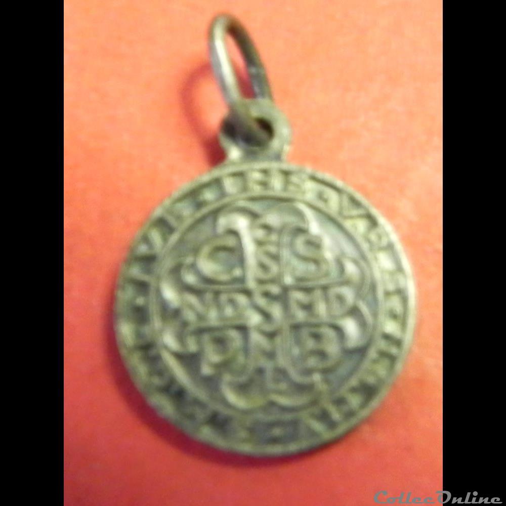 religieuse mandat territoriaux medaille de saint benoit