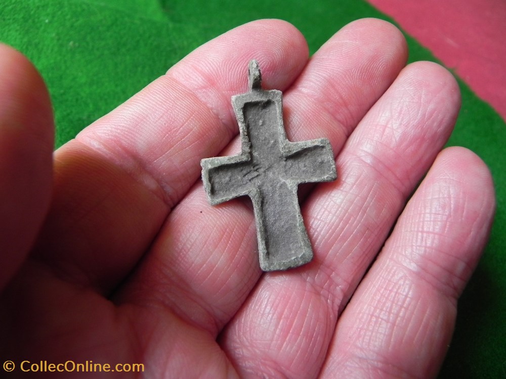 croix reliquaire provenant du champs de bataille de Nicopolis 3 art antiquite europe croix reliquaire provenant du champs de bataille de nicopolis