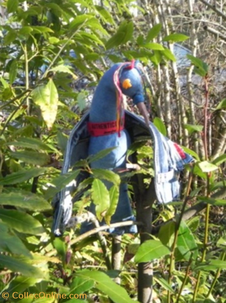 art antiquites sculptures tissus sculpture zoomorphe oiseau en tissu