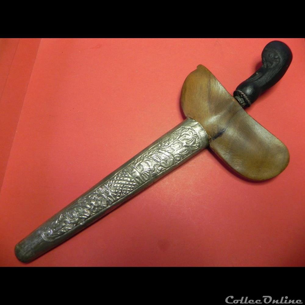 ancien couteau kriss damassé 2 militarium arme blanch mandat territoriaux ancien couteau kriss damasse