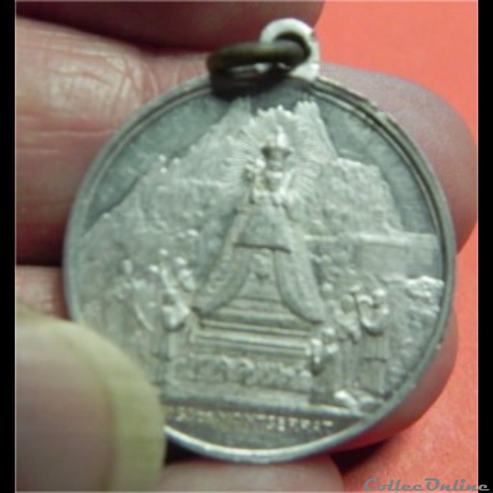 religieuse mandat territoriaux la medaille de saint benoit 20 eme s
