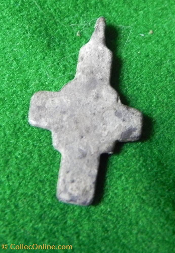 croix reliquaire provenant du champs de bataille de Nicopolis art antiquite europe croix reliquaire provenant du champs de bataille de nicopolis