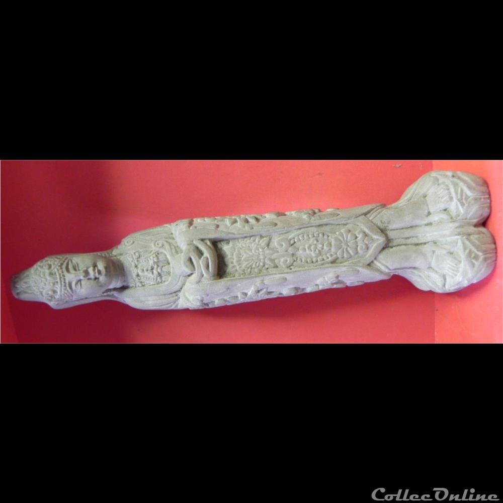 art antiquite asiatique bamoun dignitaire ou dame de cour en gres rose