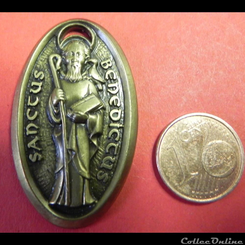 La médaille de Saint Benoît. fin 20 éme religieuse mandat territoriaux la medaille de saint benoit fin 20 eme