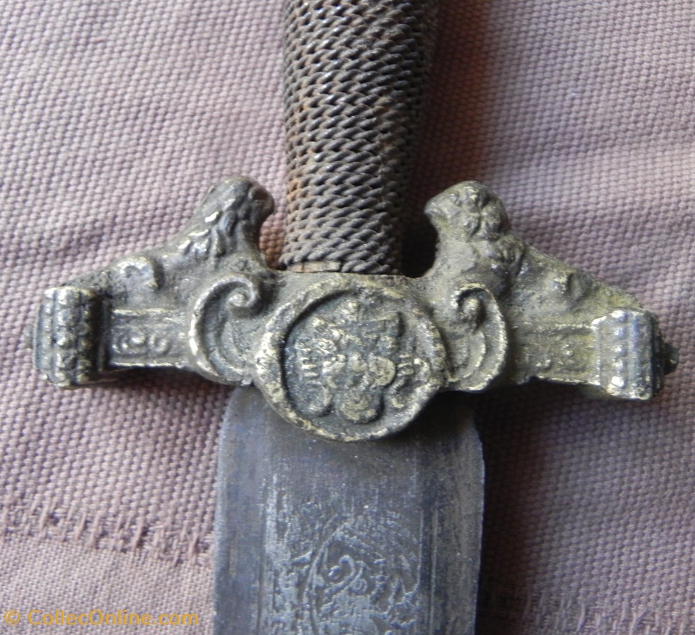 dague XV OU XVI -ème (à identifier) garde 2 lions 2 militaria armes blanches dague xv ou xvi eme a identifier garde 2 lions