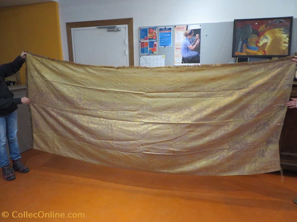 patrimoine religieux objets de cultes nappe autel doree