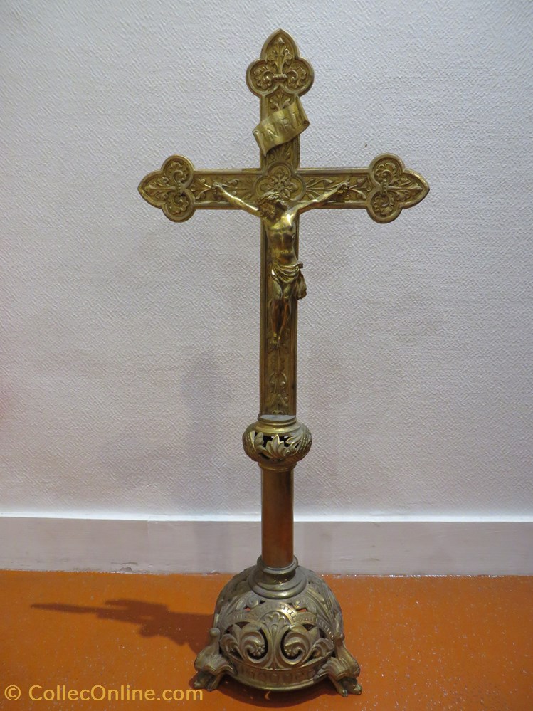 Crucifix art déco patrimoine religieux objets cultes crucifix art deco