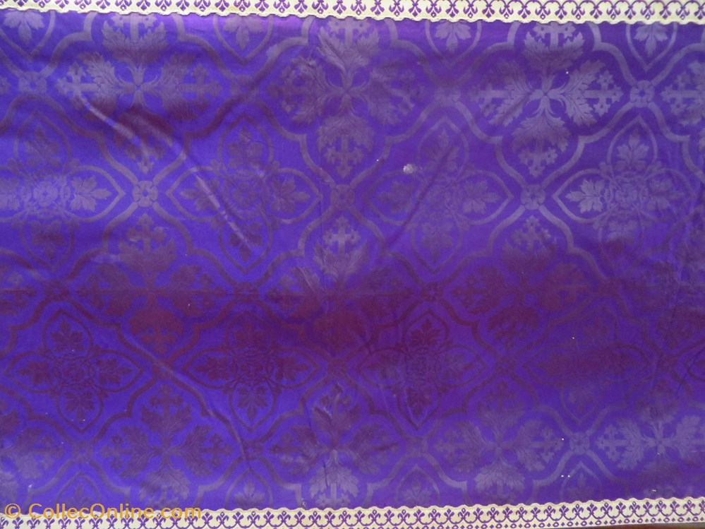 patrimoine religieux objets de cultes nappe autel violette