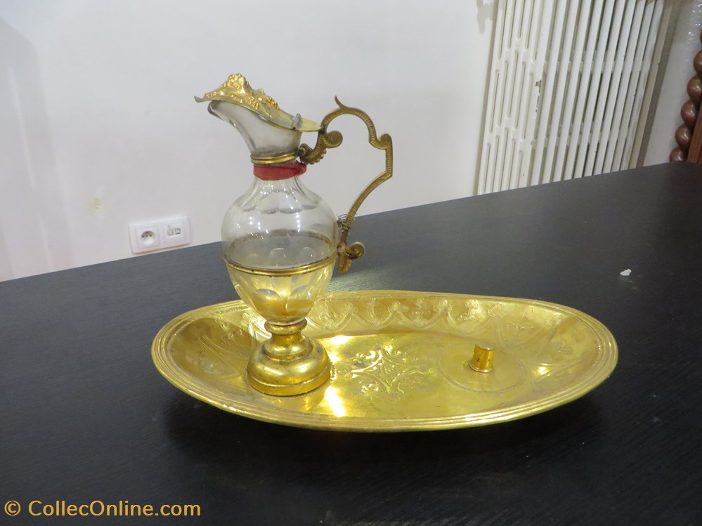 Burette avec plateau couvercle raisin patrimoine religieux objets de cultes burette avec plateau couvercle raisin