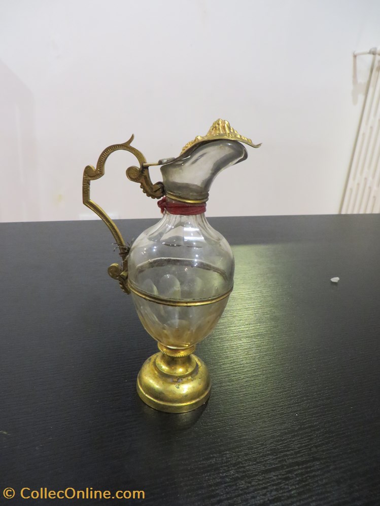 Burette avec plateau couvercle raisin 2 patrimoine religieux objets de cultes burette avec plateau couvercle raisin