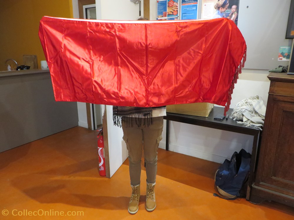 patrimoine religieux objets de cultes nappe autel rouge