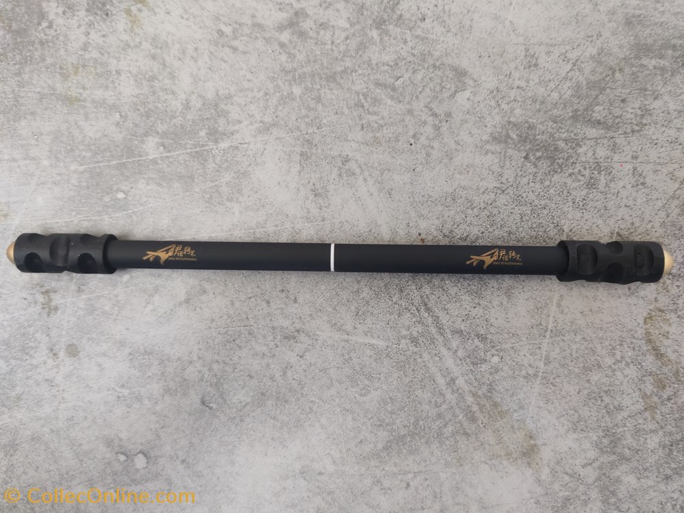 divers crayons stylos eno goloden bullet noir