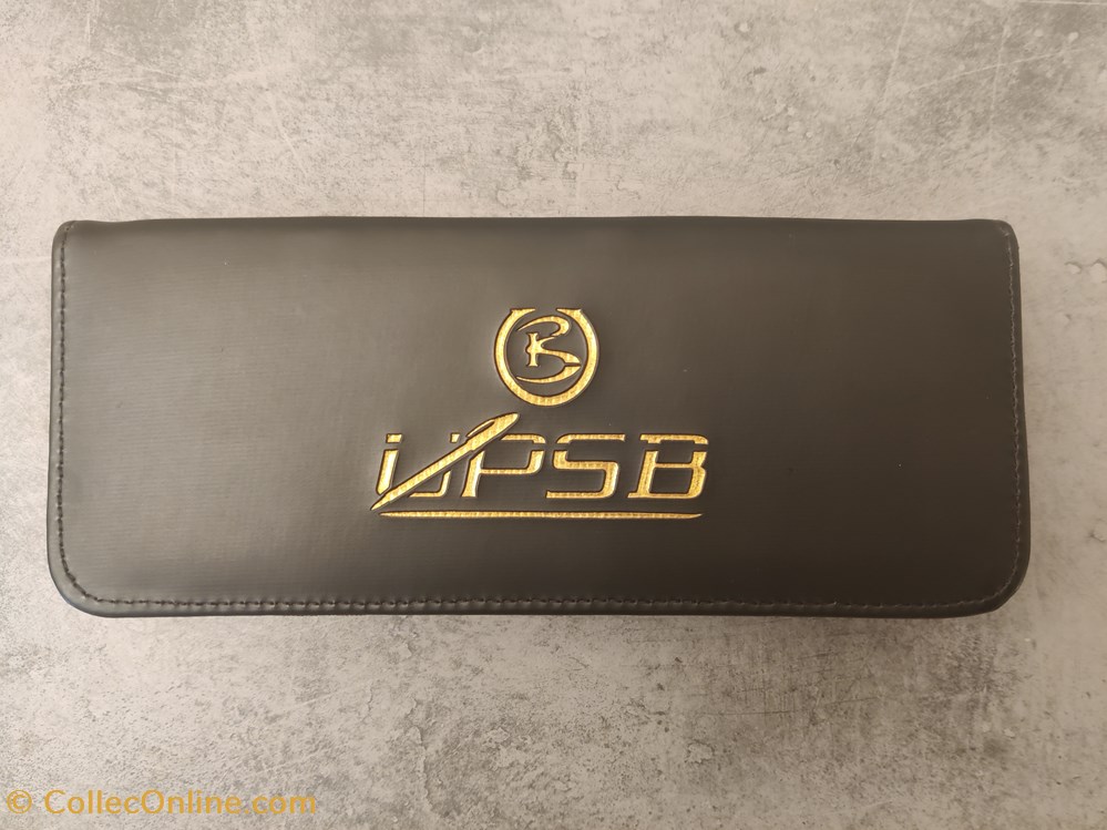 Pencase UPSB noire, logo doré divers pencase upsb noire logo dore