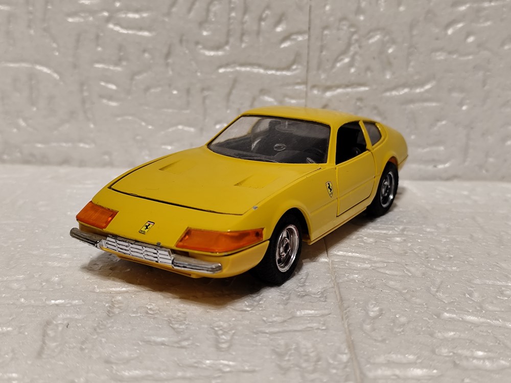 Ferrari 365 GTB/4 modeles reduits ferrari 365 gtb 4