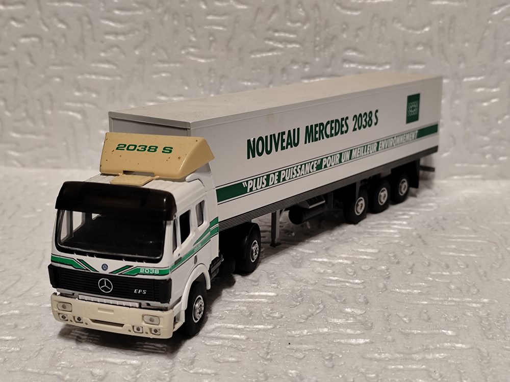 modeles reduits mercedes benz 2038