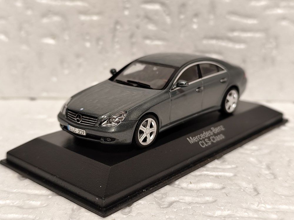 Mercedes Benz Cls modeles reduits mercedes benz cls