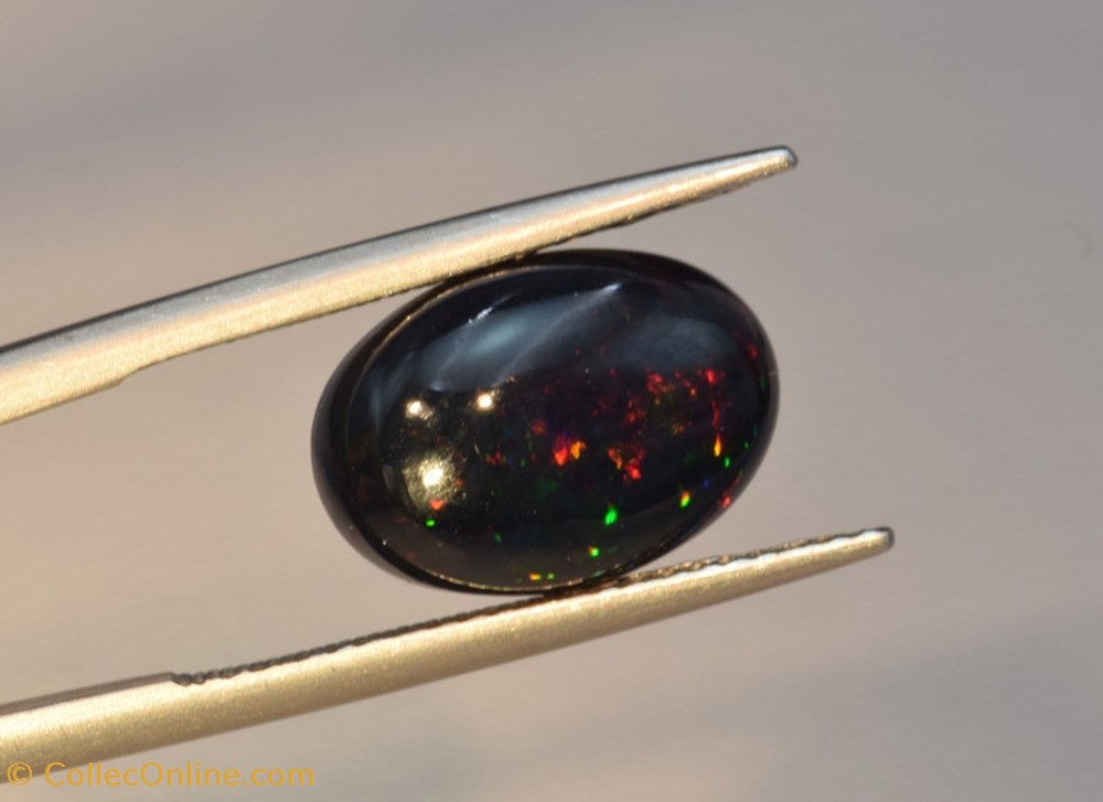 Opale noir Ethiopienne 2.91 carats 2 mineraux meteorites opale noir ethiopienne 2 91 carats