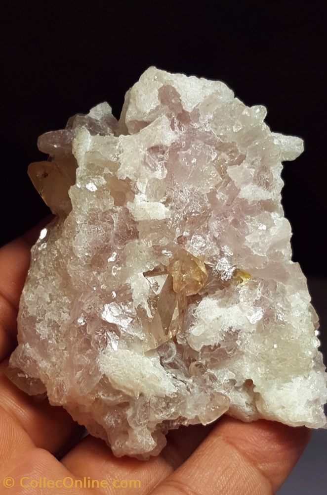 mineraux meteorites topaze et lepidolite 785 carats
