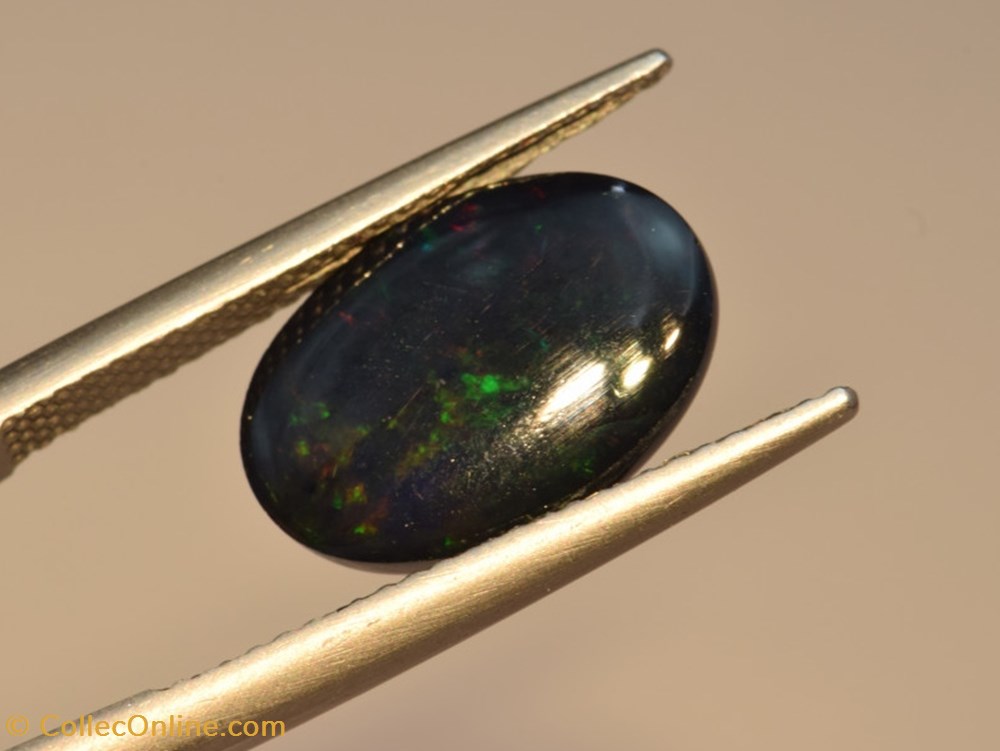 Opale noir Ethiopienne 2.91 carats 3 mineraux meteorites opale noir ethiopienne 2 91 carats