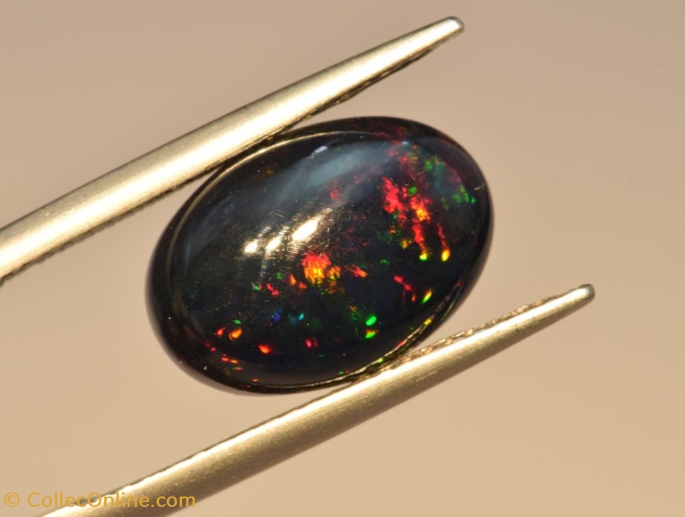 Opale noir Ethiopienne 2.91 carats mineraux meteorites opale noir ethiopienne 2 91 carats