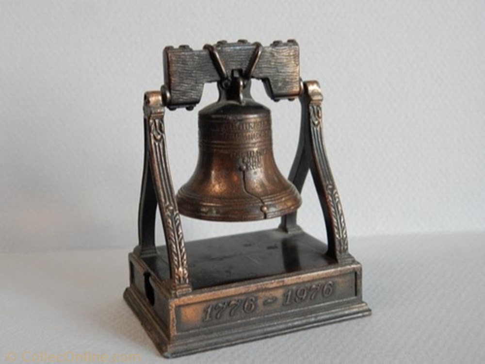 Cloche figurine autre cloche