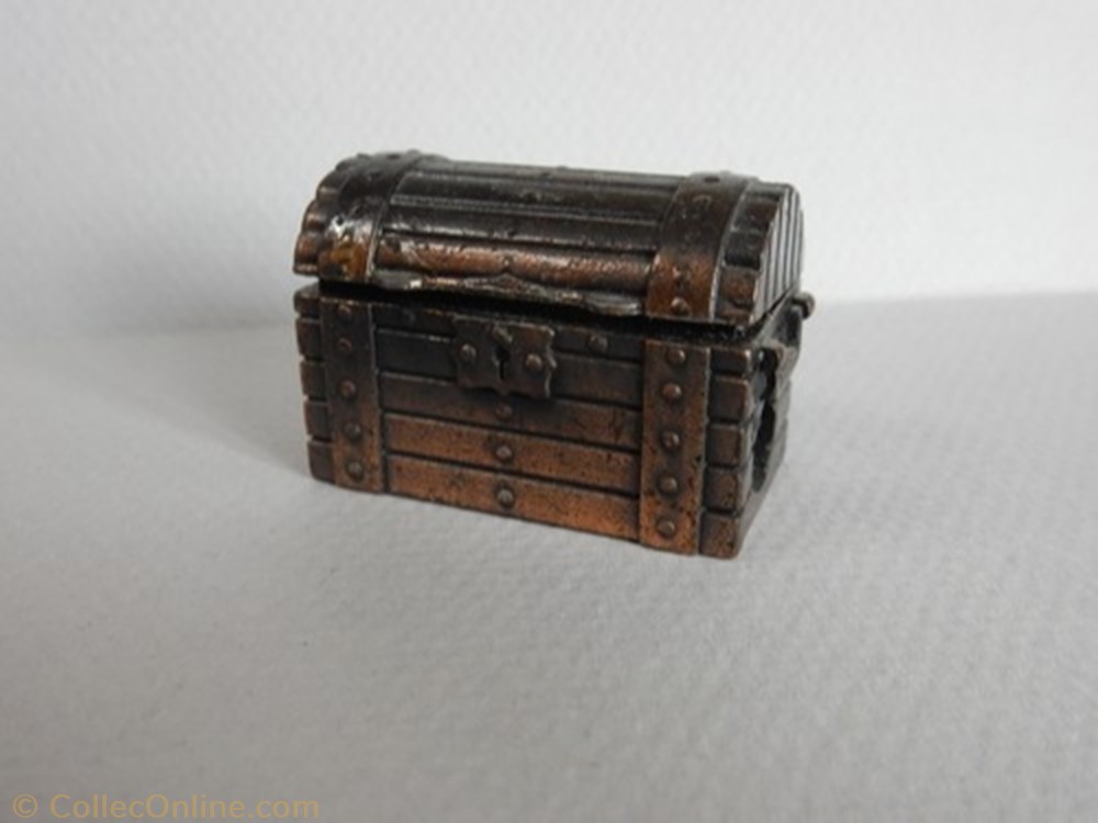 Coffre figurine autre coffre