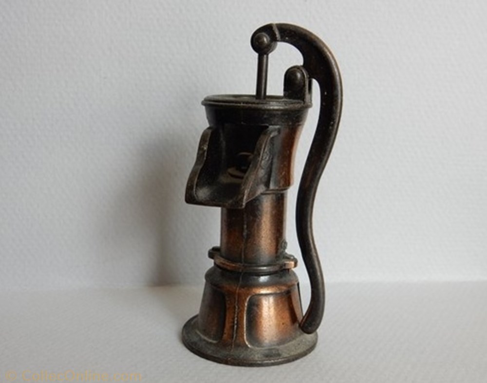 Pompe à eau figurine autre pompe a eau