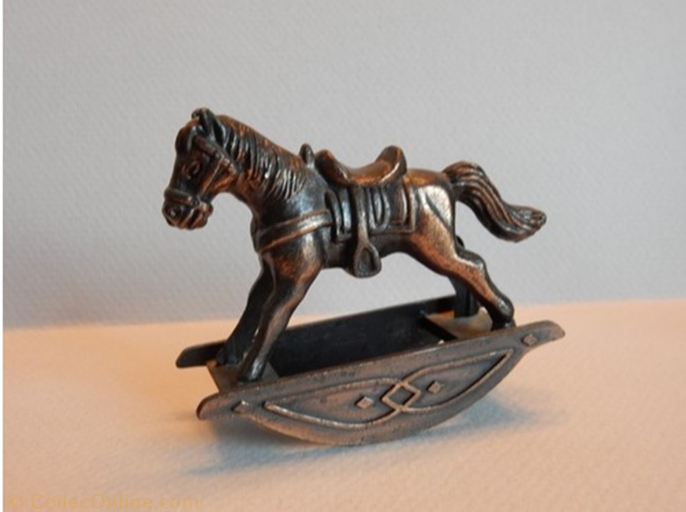 Cheval à bascule figurine autre cheval a bascule