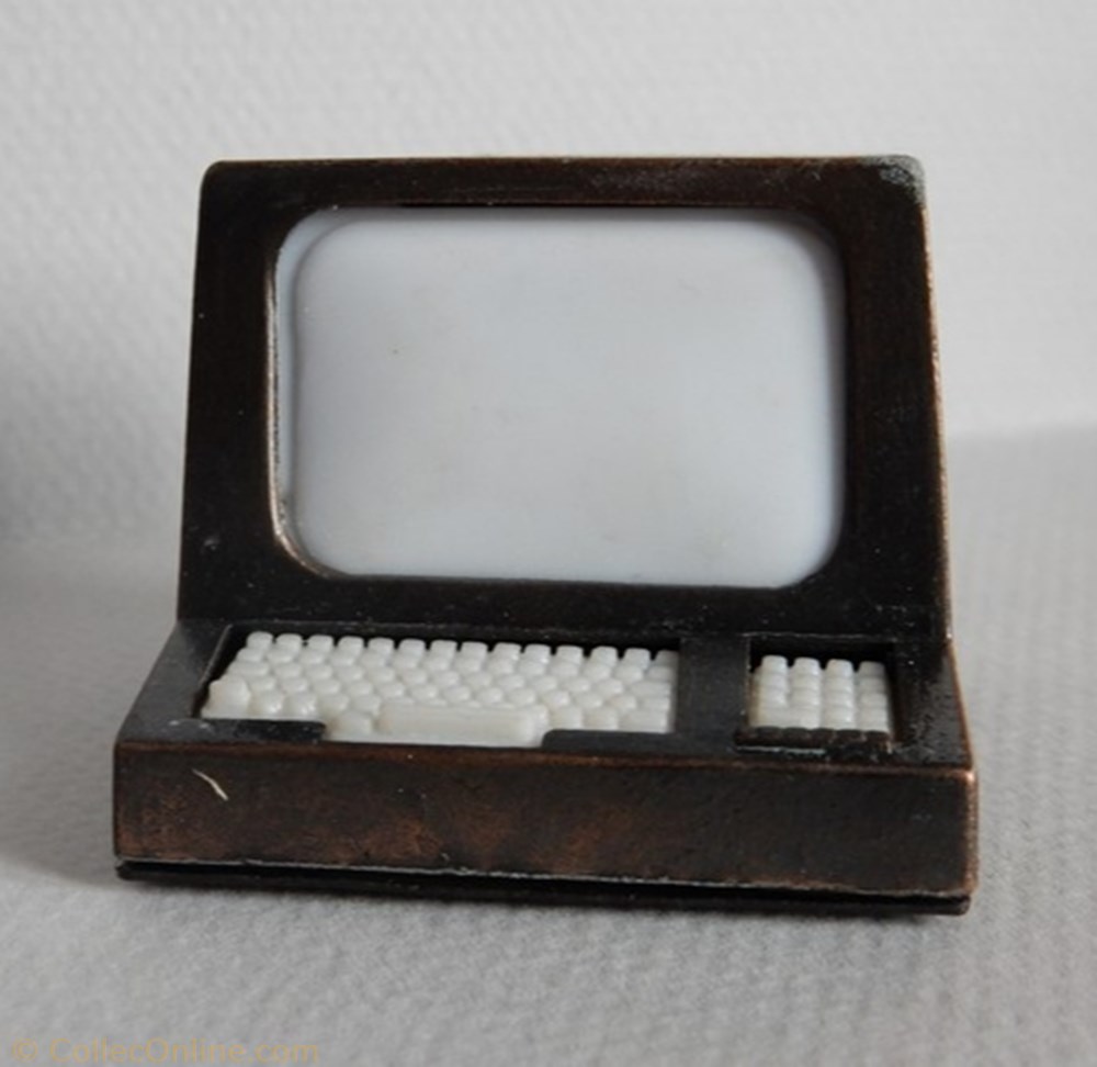 Ordinateur figurine autre ordinateur