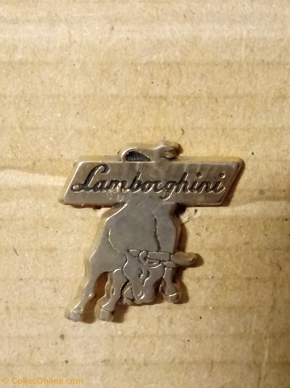 Pin's\constructeur\Lamborghini divers pin pis constructeur lamborghini