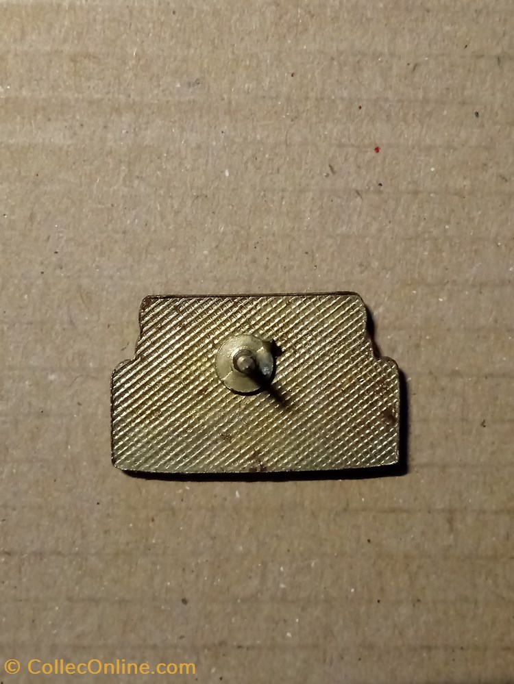 Pin's\Pétroliers\Esso divers pin pis petroliers esso