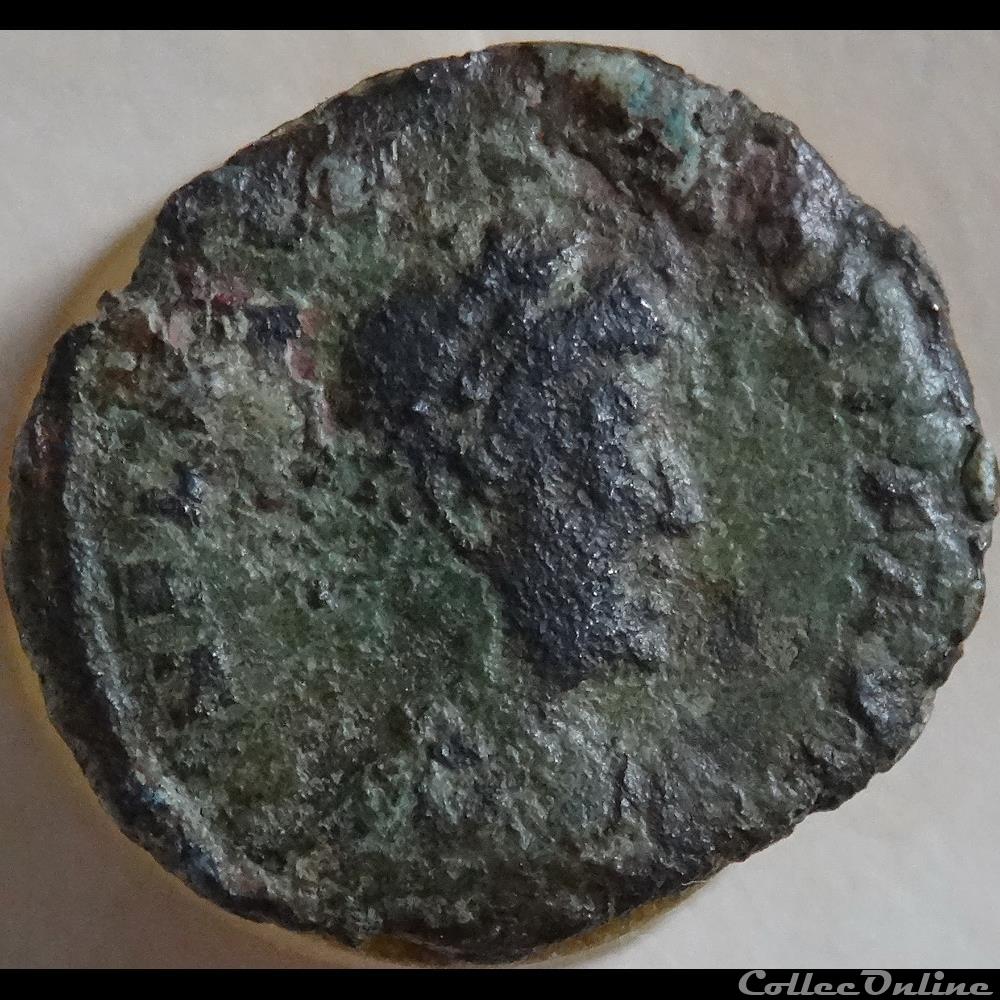 Ae4 Flavius Victor - Aquilée RIC. 55 monnaie antique romaine ae4 flavius victor aquilee ric 55