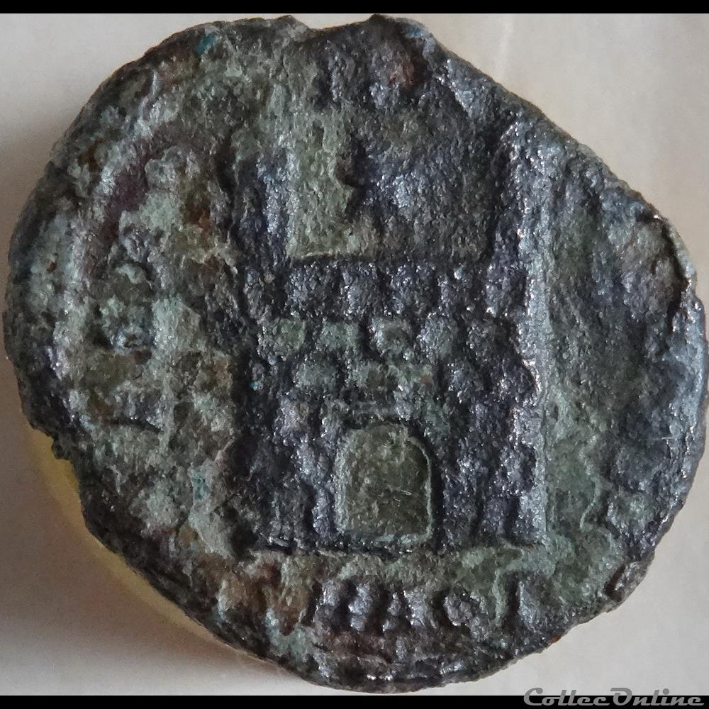 Ae4 Flavius Victor - Aquilée RIC. 55 3 monnaie antique romaine ae4 flavius victor aquilee ric 55