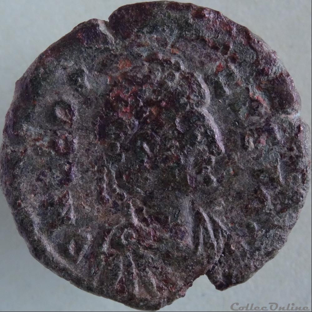 Ae2 Léon I - Constantinople RIC. 663 monnaie antique romaine ae2 leon i constantinople ric 663