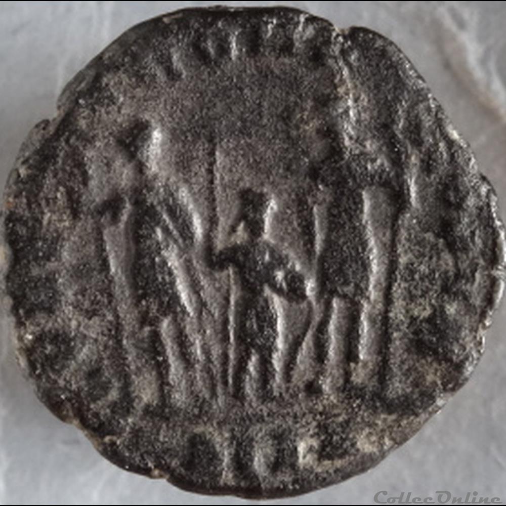 Ae4 Théodose II - Alexandrie RIC. 159 monnaie antique romaine ae4 theodose ii alexandrie ric 159