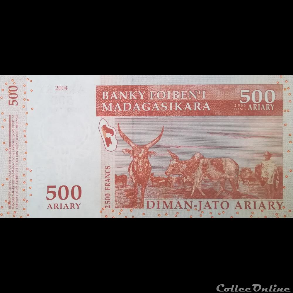 Madagascar Paper Money 1000 Ariary 5000 Francs 2004 UNC