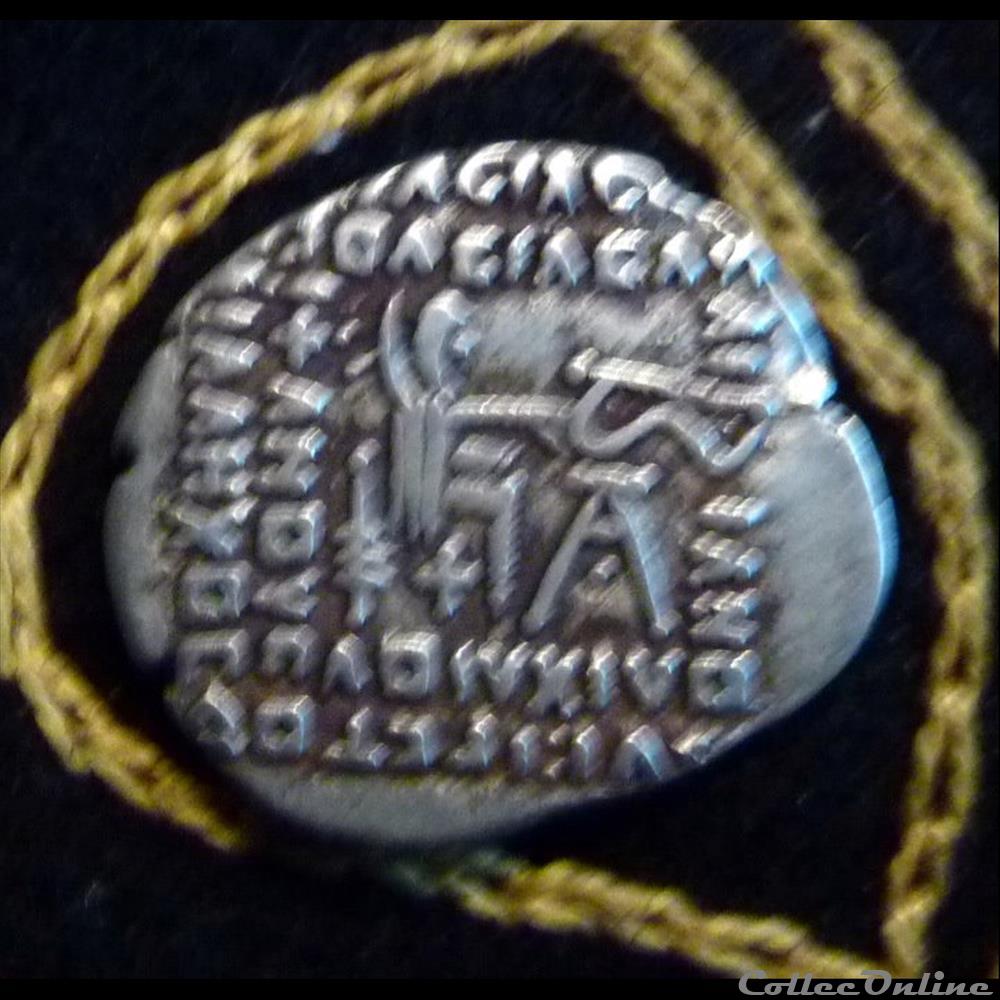 VONONES II - Drachme de 3,69g et 18/22mm de diamètre. monnaie antique elymaide parthe sassanide vonones ii drachme de 3 69g et 18 22mm de diametre