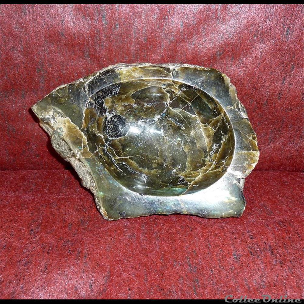 LABRADORITE - variété d'Anorthite. coquillage fossile gastropodum labradorite variete anorthite