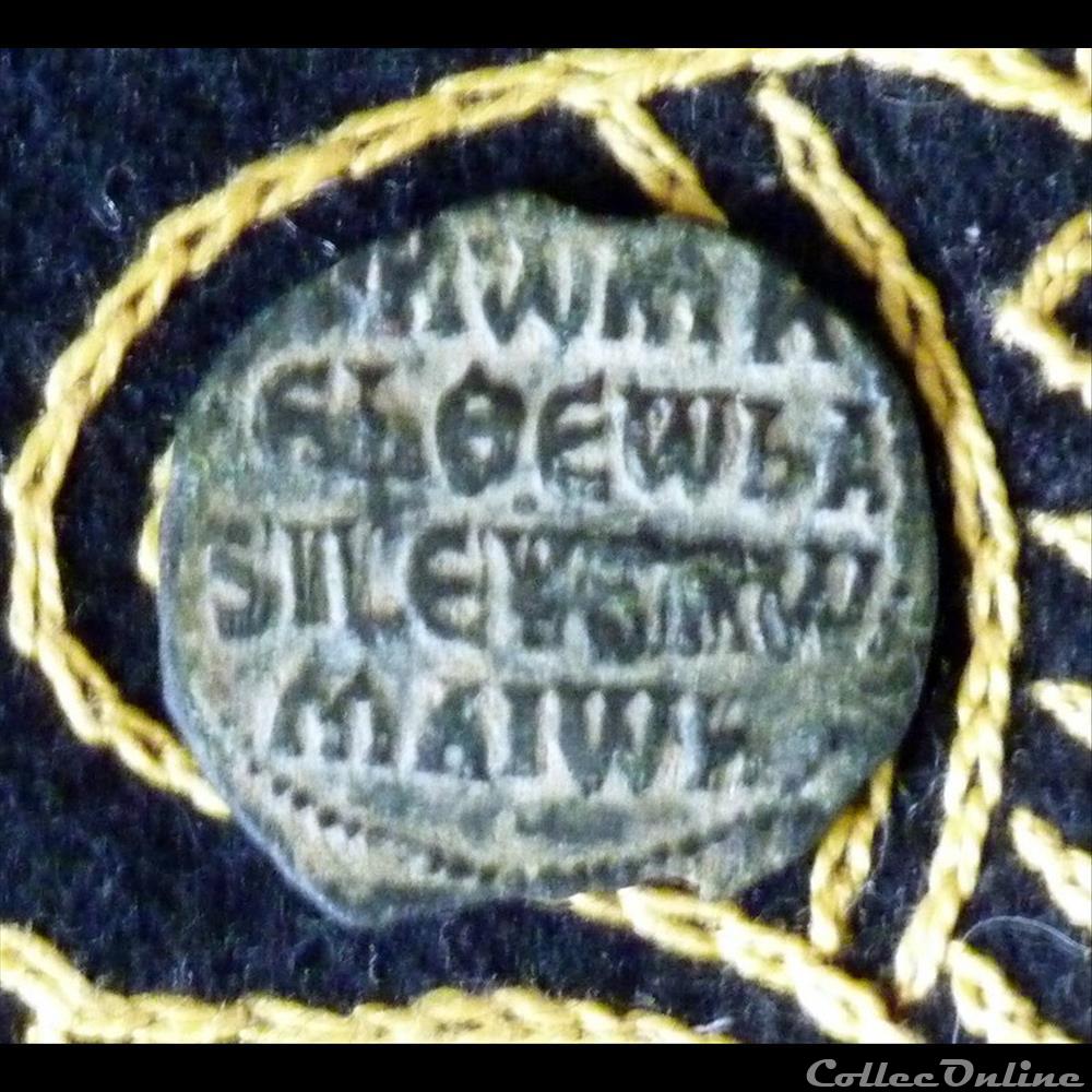ROMANO Ier Lekapenos - Follis de 4,10g et 25 mm de diamètre. monnaie antique byzantine romano ier lekapenos follis de 4 10g et 25 mm de diametre