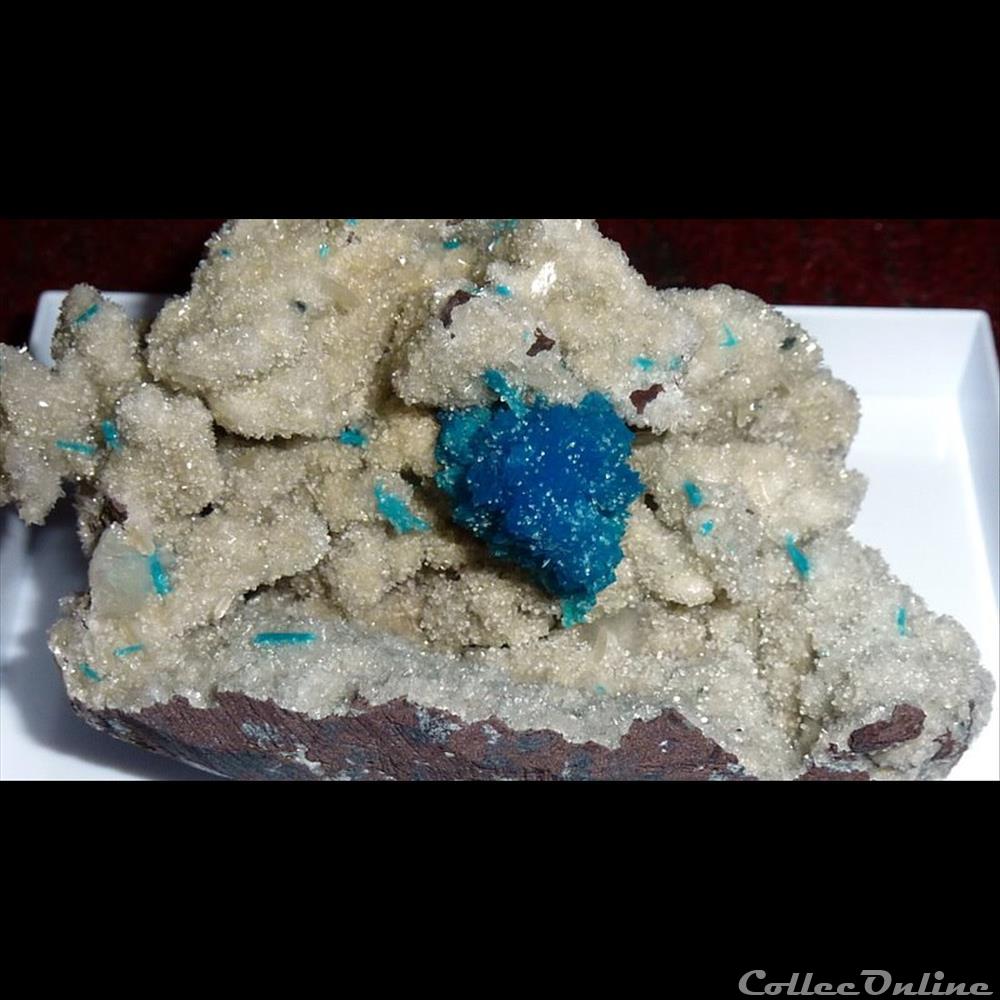 CAVANSITE de Pune en Inde mineraux amerique du nord diver cavansite de pune en inde