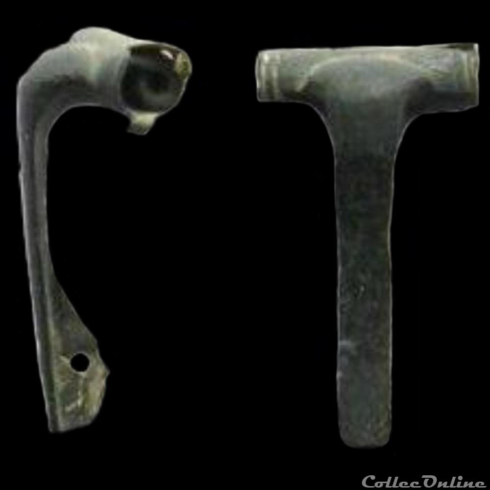8 - Fibule à ressort caché art antiquite archeologie europe 8 fibule a ressort cache
