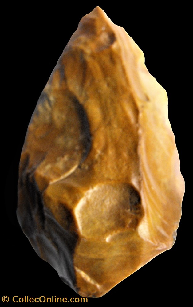 Biface cordiforme (patine de Loire) art antiquite archeologie europe biface cordiforme patine de loire