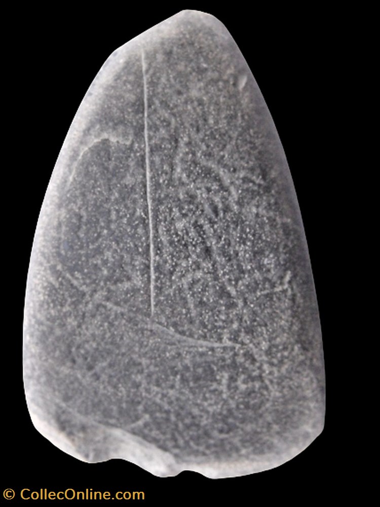 Hache polie (roche noire) art antiquite archeologie europe hache polie roche noire