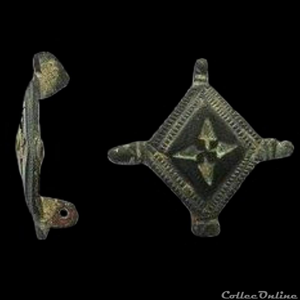 art antiquite archeologie europe 5 fibule geometrique a charniere