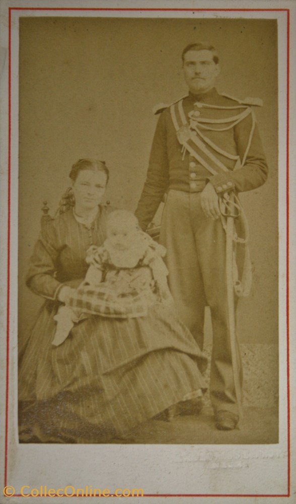 Gendarme Impérial, Second Empire, avec son épouse et enfant militaria photographies gendarme imperial second empire avec son epouse et enfant